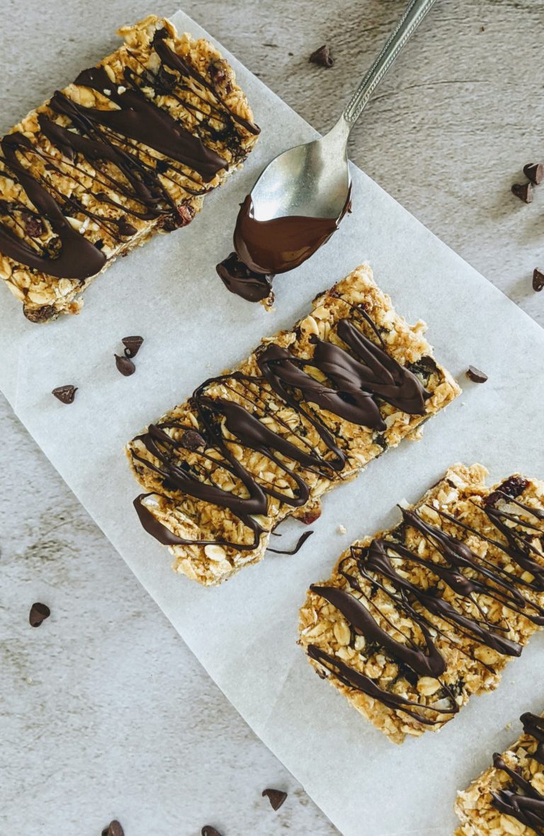 HOMEMADE GRANOLA BARS THAT ARE BETTER THAN THE STORE’S