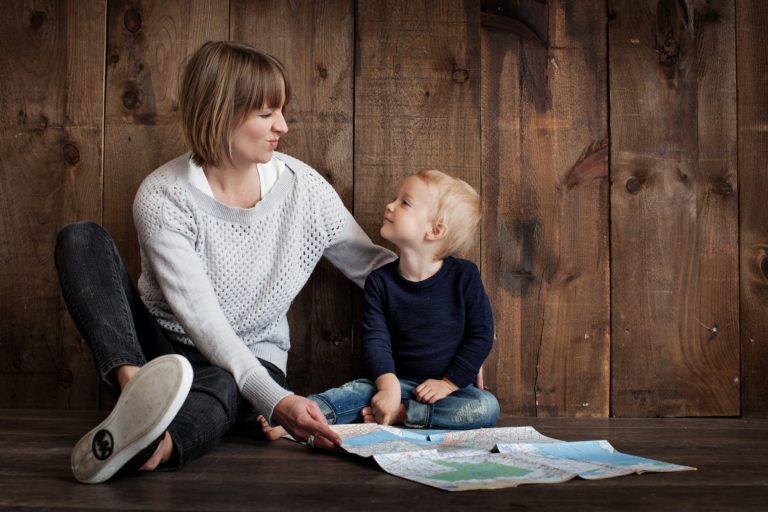 Top 5 Mom Bloggers You Need to Follow