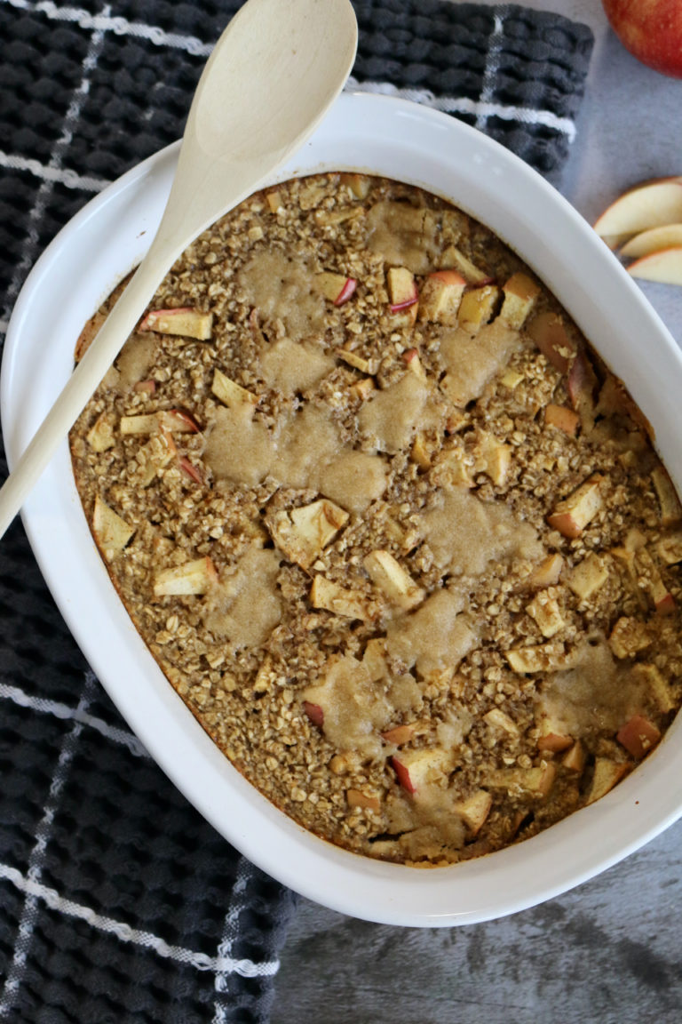 Delicious Apple Pie Baked Oatmeal with Crumb Topping