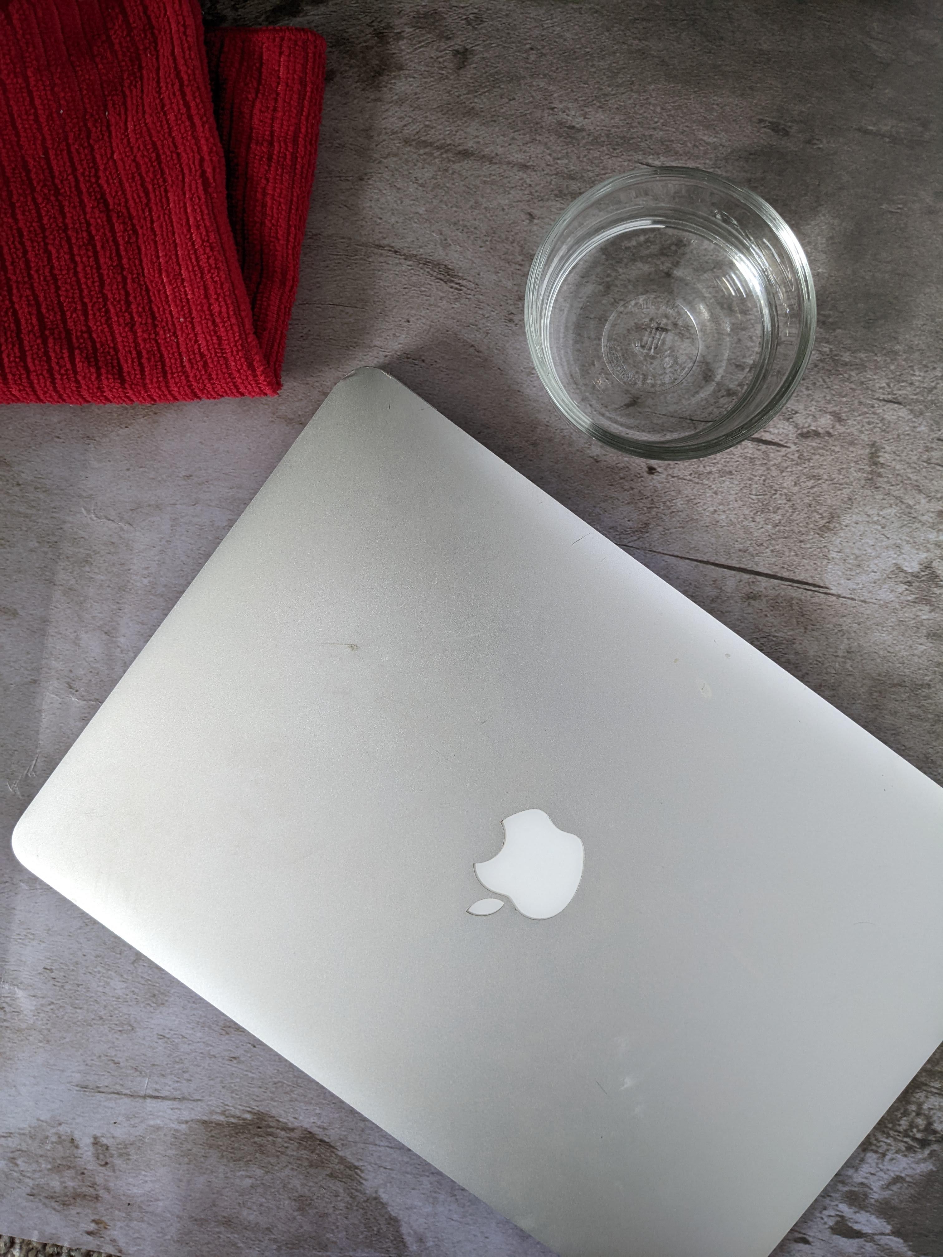 How To Clean MacBook Screen - Living Practically