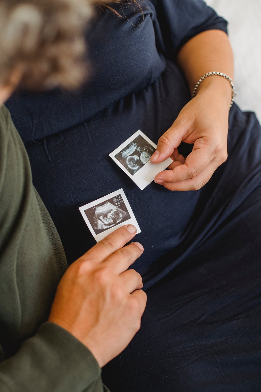 pregnant couple contemplating when to announce pregnancy